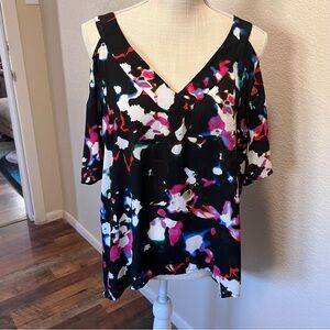 1.State Blouse Black Pink Short Sleeve Cold Shoulder V-Neck - Size M